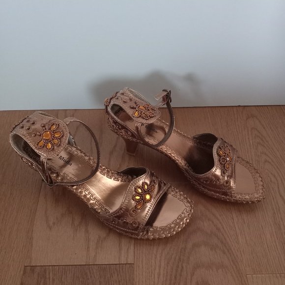 Shiny brown sandals 5 - Picture 3 of 7